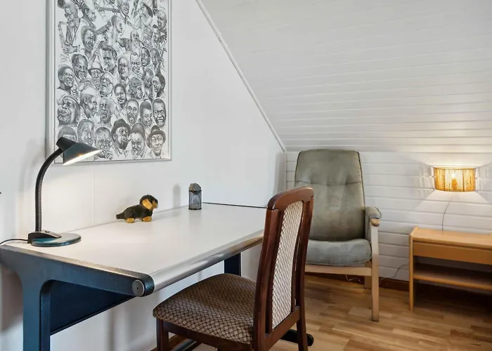 Apartment Cozy Near Beachesfishing Lebol